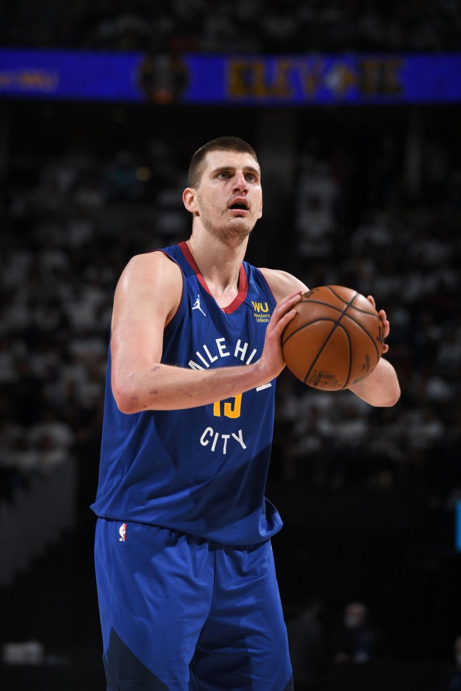 我们发现他 我们发现他